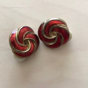 Cabochon clip earrings